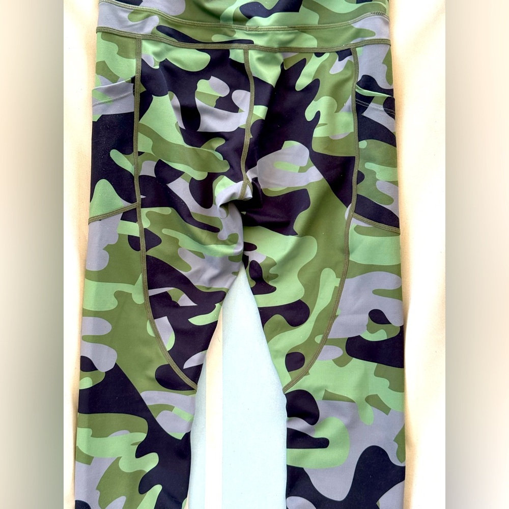 ZYIA active wear Womens with side pockets to carry your phone